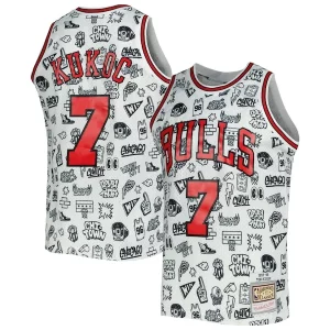 Classico Toni Kukoc Chicago Bulls 1997/98 Hardwood Classics Doodle Swingman Jersey White  per la Gara Importante