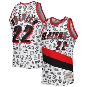 Accattivante Versatile Clyde Drexler Portland Trail Blazers 1991 92 Hardwood Classics Doodle Swingman Jersey White  per la Gara Importante